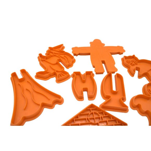 Nordic Ware Halloween 3D Cookie Cutter Set Witch Ghost Scarecrow Pumpkin 12 Pcs - Picture 2 of 8